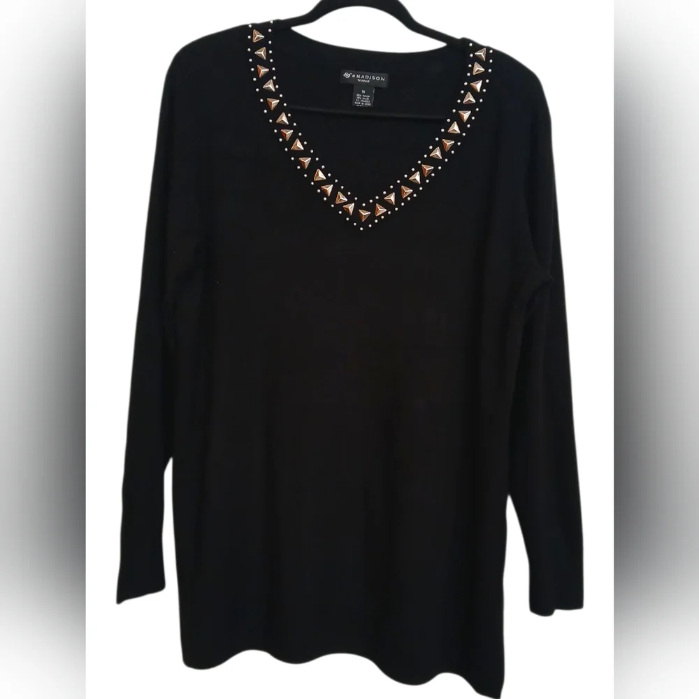 89th & Madison Women’s Black V-Neck Embellished Studded Blouse Top Size 1X EUC - Picture 1 of 4